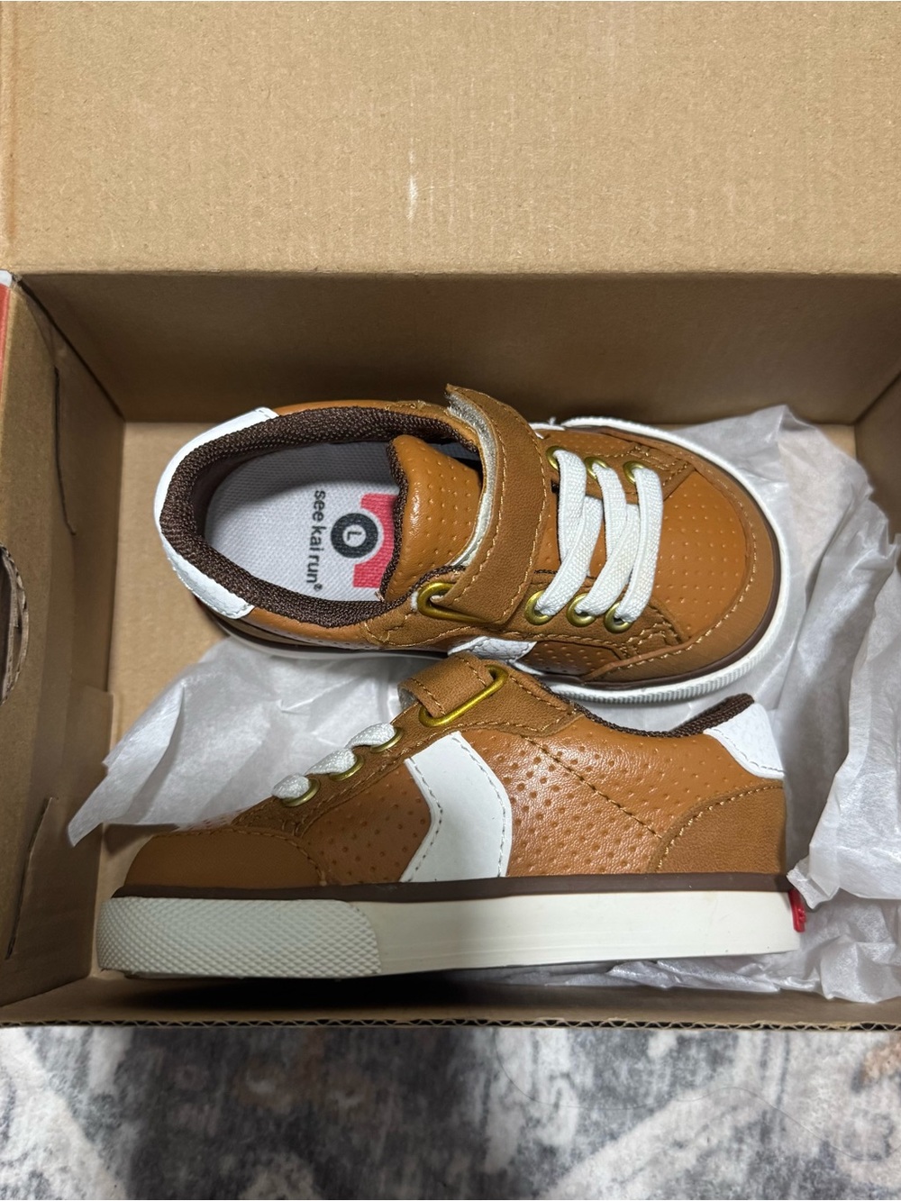 See Kai Run Brown and White Toddler Sneakers size 5 original box - Picture 1 of 11